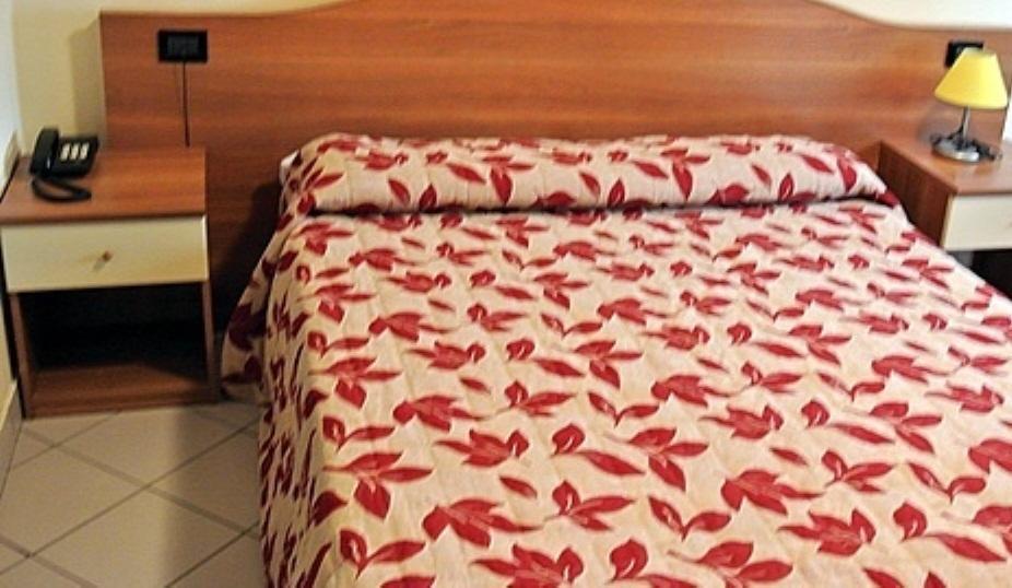 Hotel Arlecchino Castel San Pietro Terme Habitación foto